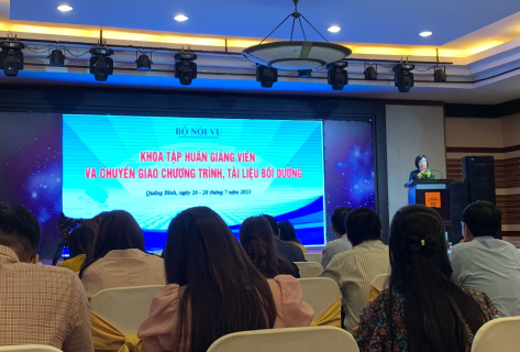 Tập huấn, chuyển giao chương trình tài liệu bồi dưỡng cán bộ, công chức